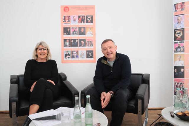 Starten voller Optimismus in eine neue Spielzeit: Rita Bausch und Theater-Generalintendant und Opern-Hausherr Bernhard Helmich. | Foto: we