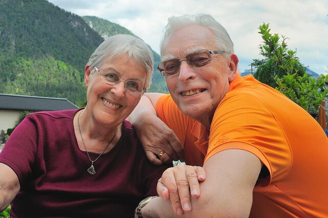 Theresia und Karl-Heinz Schlechtriem schauen auf eine 60-jährige Chorleitertätigkeit zurück. | Foto: Singkreis Leverkusen