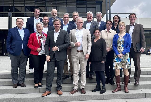 Der Arbeits- und Fachkräftemangel ist in vielen Branchen angekommen.  Über Möglichkeiten,  wie man mit dieser Herausforderung umgehen kann, diskutierte ein Gremium jetzt im Kreishaus.   | Foto: W.  Andres /Kreisverwaltung