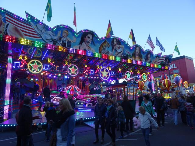 Bunte Lichter sind unverzichtbar für Kirmesstimmung. | Foto: Archiv Deitenbach