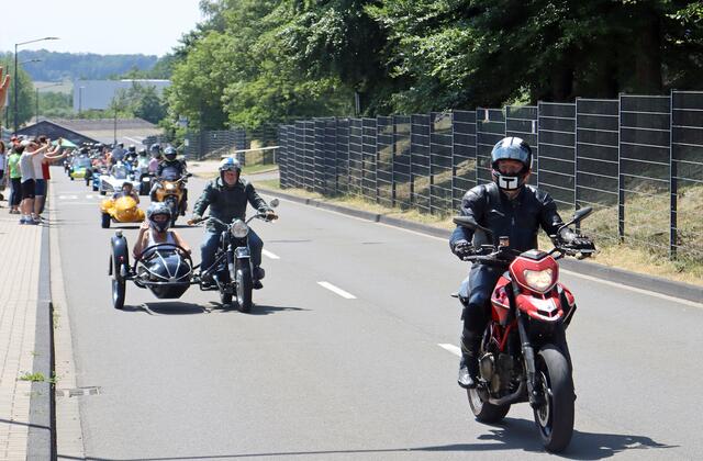 Rund 70 Gespanne, Quads und Trikes ermöglichten über 100 Menschen eine Ausfahrt durch das Oberbergische.  | Foto: HBW/F. Jansen