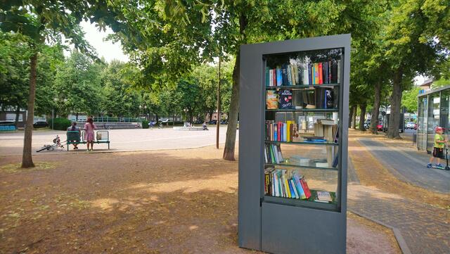Neben dem Bücherschrank sollen demnächst noch Liegen zum Verweilen aufgestellt werden. | Foto: Zingsheim