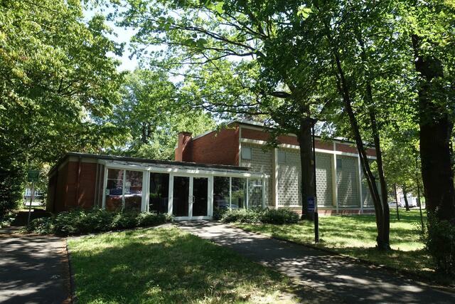 Auch die Mehrzweckhalle in Neu-Bottenbroich wurde mit der stromsparenden LED-Technik ausgerüstet. Die Stadt Kerpen erhält dafür Bundesmittel. | Foto: Zingsheim