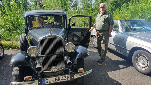 Eines der ältesten Fahrzeuge, das beim 31. Oldtimertag des Pattscheider Veteranen Clubs vorgestellt wurde, dürfte der Opel 1,2 Liter aus Baujahr 1934 gewesen sein. Besitzer ist Gerd Knetsch aus Burscheid, dem Fachleute immer wieder raten, diesen Zeitzeugen vergangener Epochen keinesfalls zu verändern.  | Foto: Gabi Knops-Feiler