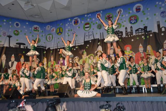 Eine tolle Tanzvorführung zeigten die „Zippchens Funken“ aus Rheinland-Pfalz.  | Foto: Ursula Willumat