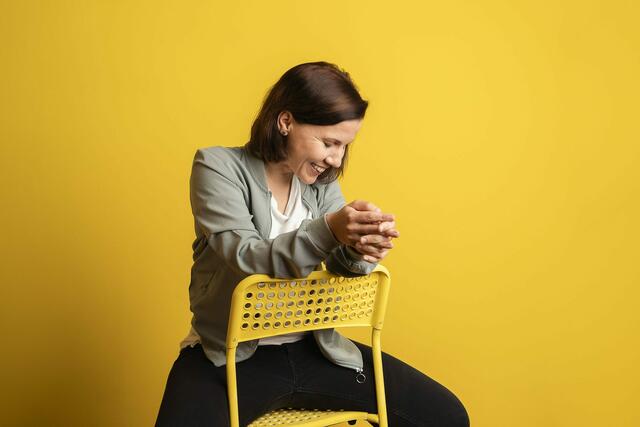 Songwriterin Cathérine de la Roche wird das Publikum mit eigenen Songs verzaubern. Durch sogenannte „Loops“ formt sie faszinierende Klangweiten.  | Foto: Simon Veith