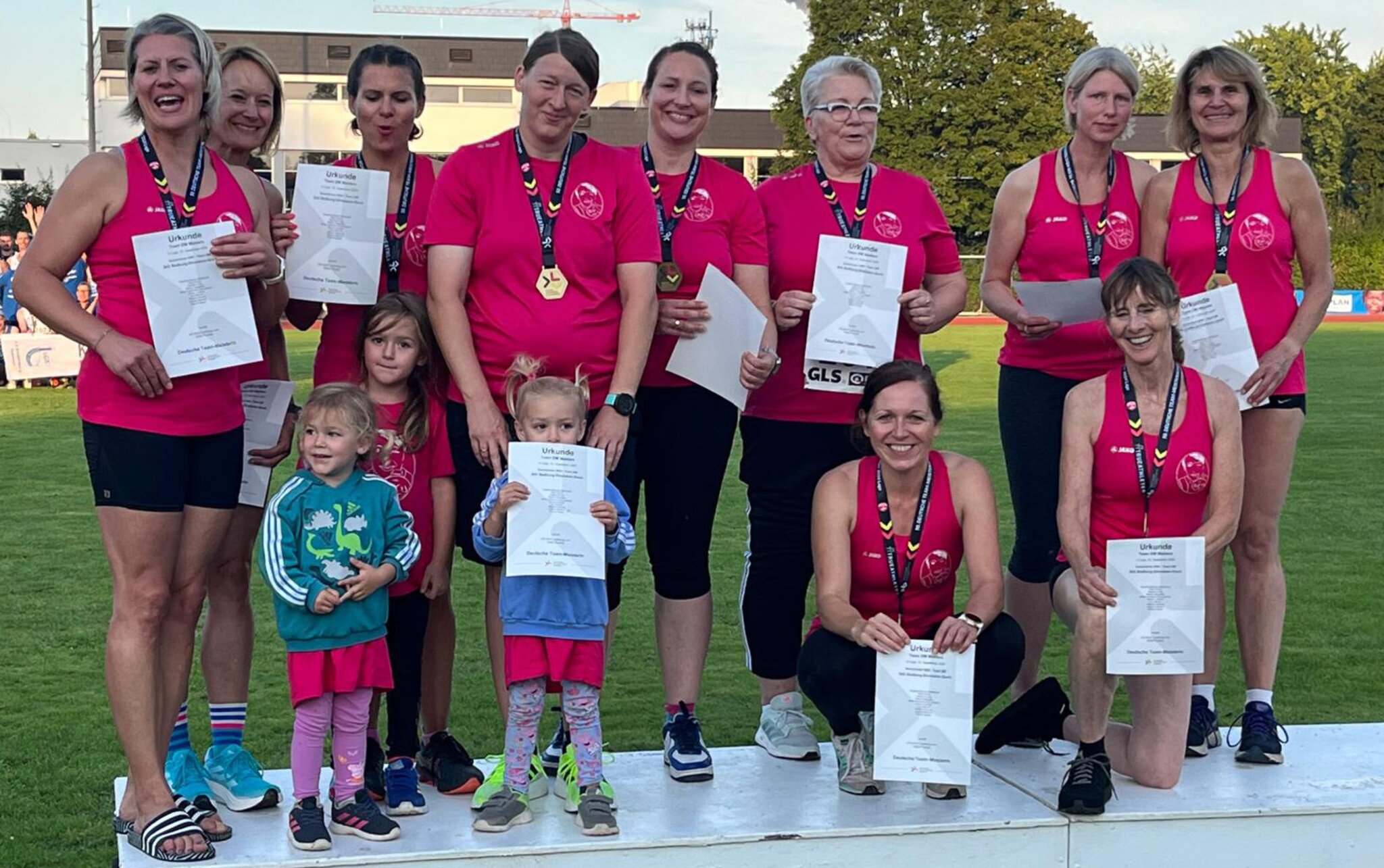 Seniorinnen des TV Bedburg Mit TopTeamLeistung Deutscher Meister
