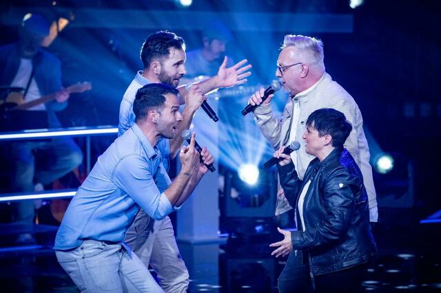 Die Tibello Twins legten zusammen mit dem Duo Deluxe einen mega Auftritt hin und zogen in die nächste Runde. | Foto: Joyn/Claudius Pflug