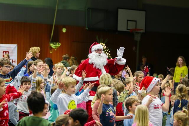 Ein Glanzlicht war natürlich der Besuch des Nikolauses. | Foto: Brühler Turnverein