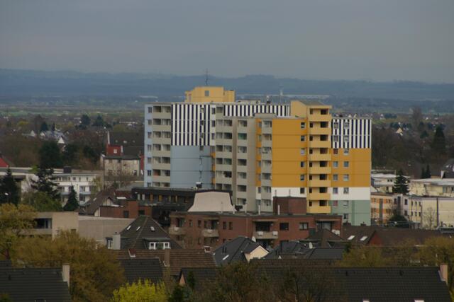 Von 427 Kommunen in NRW wurden 18 also solche mit einem überdurchschnittlich angespannten Wohnungsmarkt identifiziert. Wesseling ist eine von diesen 18 Kommunen. Der Rat der Stadt Wesseling hat daher eine Satzung zum Erhalt und Schutz von Wohnraum verabschiedet - als erste Kommune im Rhein-Erft-Kreis.  | Foto: Manke/Archiv