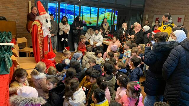 Volles Haus bei der Weihnachtsfeier von InterKultur in der Emmauskirche.  | Foto: InterKultur