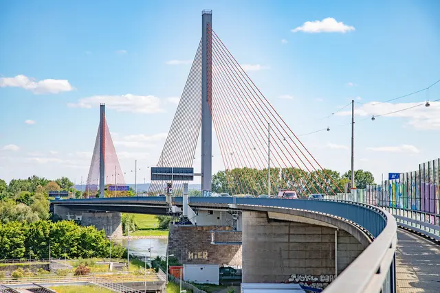 Im Zuge des Neubaus der Friedrich-Ebert-Brücke soll die A565 erweitert werden. Die Stadtverwaltung schlägt dem Bonner Rat vor, dies abzulehnen. | Foto: Sascha Engst/Bundesstadt Bonn