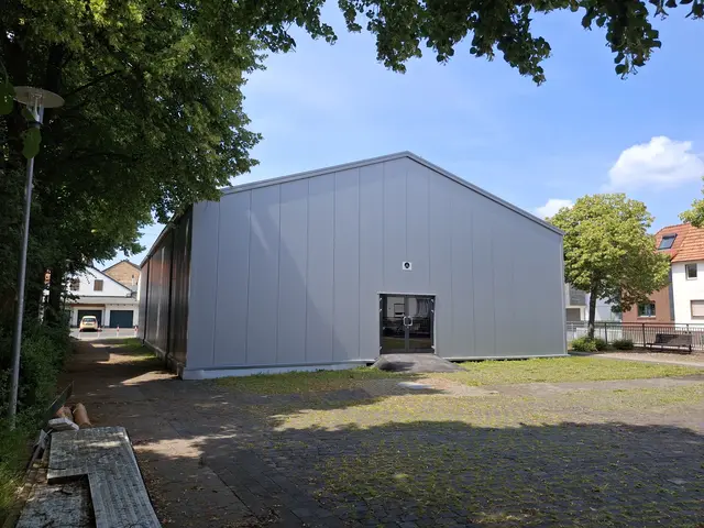 Das Provisorium soll nun für Sportangebote, Vereinstreffen und Feste genutzt werden, bis die neue Grundschule mit Mehrzweckhalle in Betrieb genommen werden kann.  | Foto: jld