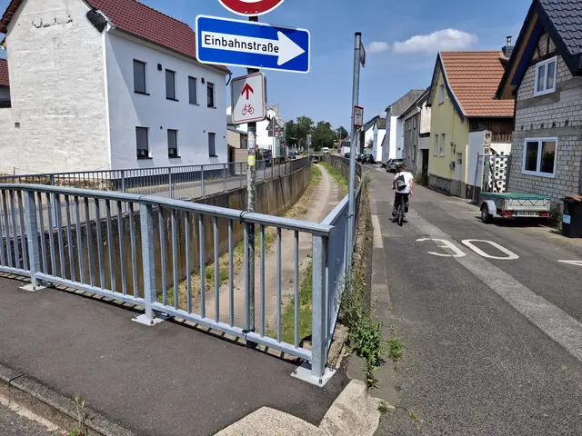 Die Odendorfer Orbachstraße wurde bei der Flut 2021 stark beschädigt. Nun steht der Zeitplan für die Sanierung fest. Die Anwohner werden noch viel Geduld - und Nerven - brauchen. | Foto: jld