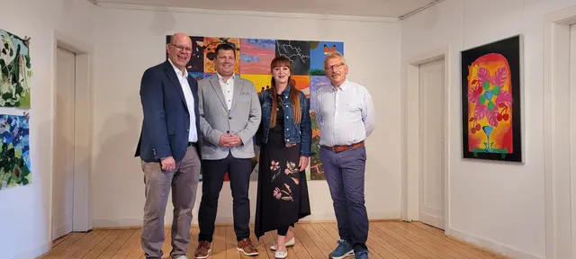 Ausstellungseröffnung mit (v.l.) Dr. Andreas Brors, René Kauffmann, Simone Mourmouris und Axel Müller.  | Foto: © Kur- & Touristinfo Reichshof