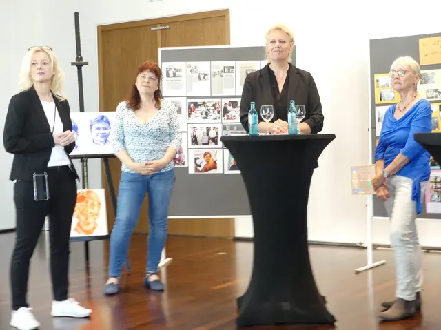 Von links: Museumsmitarbeiterin Andrea Hermes-Dillenburg, die Museumleiterin Gundula Caspary, Susanne Haase-Mühlbauer und Stephanie Reschke freuten sich über das Jubiläum.  | Foto: Gast