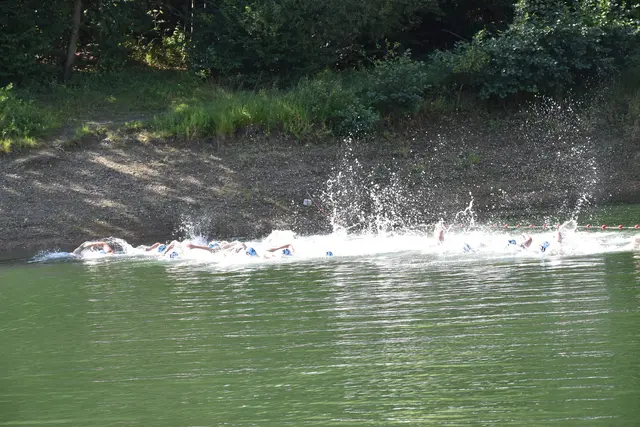 Start frei zu einem der zahlreichen Freiwasserwettkämpfe.  | Foto: Christel Franke