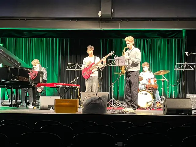 Die Combo „Four on the Floor“ mit Jeremias Vogel (Altsaxofon), Alexei Schwarz (Piano), David Danyi (E-Bass/Kontrabass) und Florian Gasse (Schlagzeug) gastiert im Jazzkeller Hürth-Gleuel, Hermülheimer Straße 12–14. Einlass ist um 19 Uhr, Beginn um 20 Uhr. Der Eintritt kostet 15 Euro an der Abendkasse bei freier Platzwahl.  | Foto: Jörg Vogel