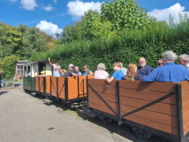 Ein besonderes Erlebnis war die Fahrt mit der Feldbahn.
  | Foto: (c) Verein