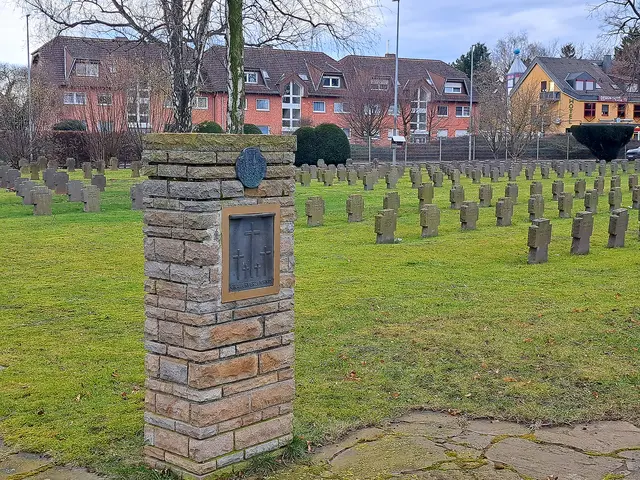 Das Projekt „Lebendiger Friedhof“ wird weitergeführt. Die Spuren der Vergangenheit sollen erfahrbar gemacht werden.  | Foto: Jens Schramm
