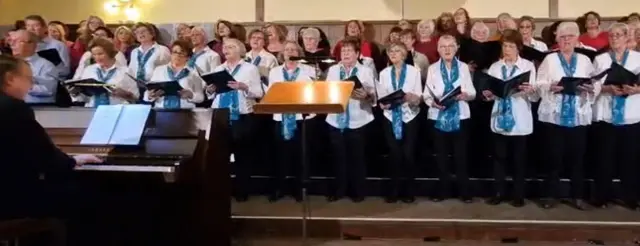 Die drei Chöre des MGV Rheidt laden wieder zum Konzert.   | Foto: MGV