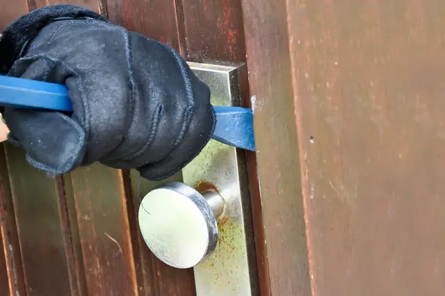 An der Eingangstüre wurden Hebelmarken festgestellt. | Foto: Foto Marco2811/adobe.stock.com (Symbolfoto)