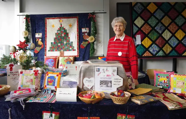 Liebevoll gefertigte Patchworkarbeiten wurden in der Villa Kunterbunt präsentiert.  | Foto: Alexandra Grüßmann/© Lichtbrücke e.V.