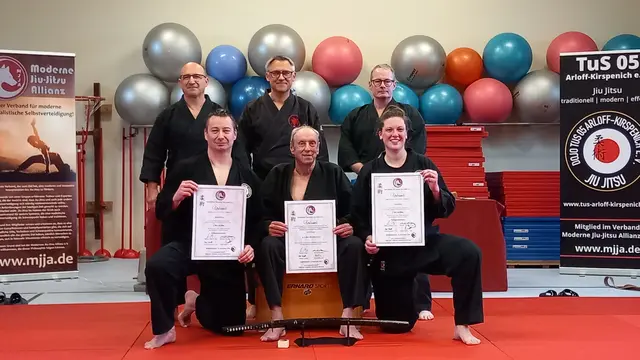 vorne von links: Markus Burg, Josef Flecken, Elena Mies; stehend von links: Michele Colonna, Robert Kowallik, Markus Wilger. | Foto: Kessel