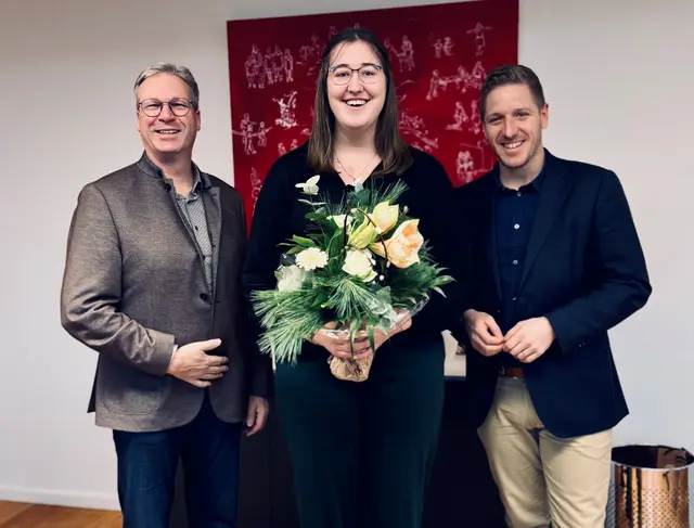 Landrat Markus Ramers (rechts) und sein Allgemeiner Vertreter Achim Blindert gratulierten Hannah Bär zu ihrer herausragenden Leistung.  | Foto: W. Andres / Kreisverwaltung Euskirchen