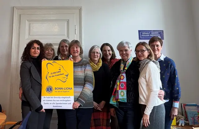 25.000 Euro für das Autonome Frauenhaus Bonn: Lionsclub Bonn-Liona übergibt Erlös aus Benefizaktion „DressUp“.  | Foto: Katharina Müller-Stromberg