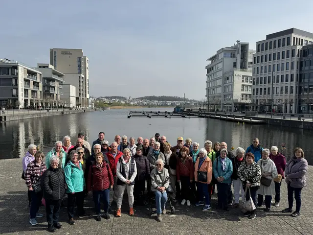 Stadtführung der ZWAR-Gruppe in Dortmund mit Fototermin. | Foto: ZWAR