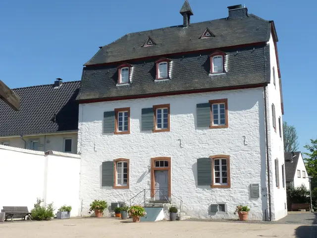 Das Herrenhaus der Burg Altendorf beherbergt das Meckenheimer Stadtmuseum und ist während der Kulturtage Schauplatz von Ausstellungen, Lesungen und weiteren Veranstaltungen. | Foto: Archivfoto: fes