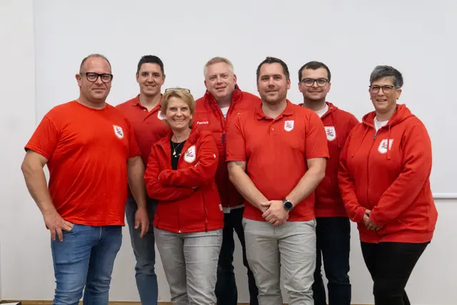 Der neue Vorstand der KG: (hinten v.l.) Lars Hauke, Patrick Brocks, Sebastian Graul, (vorne v.l.) Daniel Wegerhoff, Petra Graul, Philip Caucal, Manuela Exel; nicht auf dem Bild: Sebastian Budeus. | Foto: Frederik Eyl