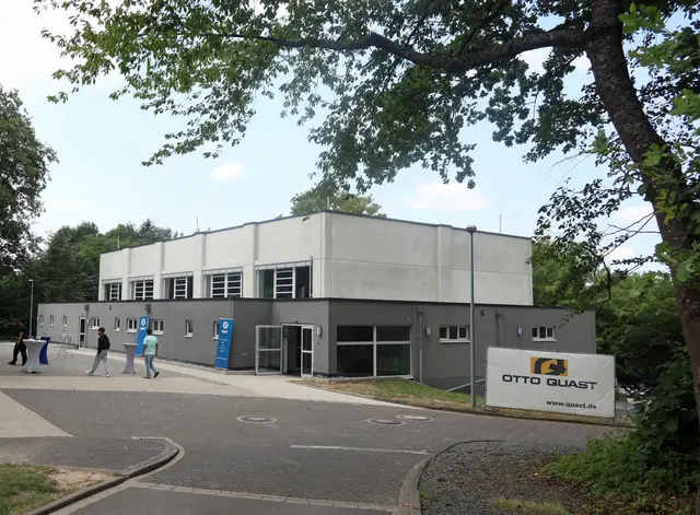 Die zweigeschossige Sporthalle bietet vielfältige Nutzungsmöglichkeiten am Standort des Kaufmännischen Berufskollegs Oberberg in Waldbröl. | Foto: OBK