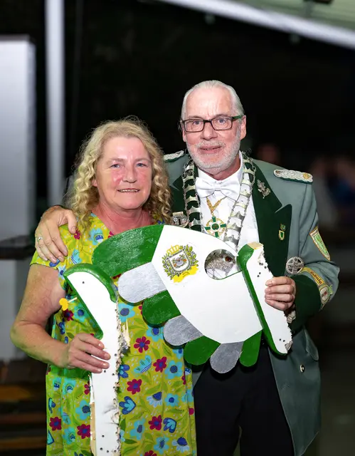 Das aktive Königspaar Peter Schlamminger und Monika Kamphausen freut sich auf die bevorstehenden Festtage.  | Foto: Jürgen Peters