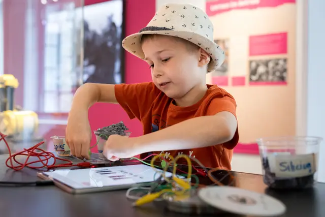 Familienrallye im LVR-Industriemuseum Kraftwerk Ermen & Engels. | Foto: Anette Hiller