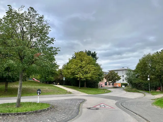 Die Straße „An der alten Zuckerfabrik“ liegt direkt am Kinderspielplatz Sophie-Scholl-Straße. Die Bürgerinitiative befürchtet hier deutlich mehr Verkehr während der geplanten Straßensanierungen. | Foto: Bürgerinitiative Brühl-Ost/privat