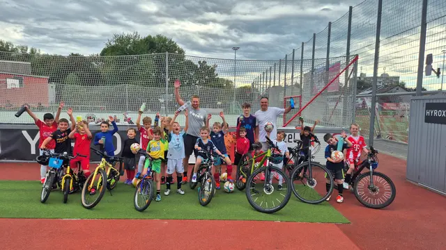 Sie engagieren sich für die Umwelt: Die U8-Kicker der LüRa, Jahrgang 2019.  | Foto: LüRa