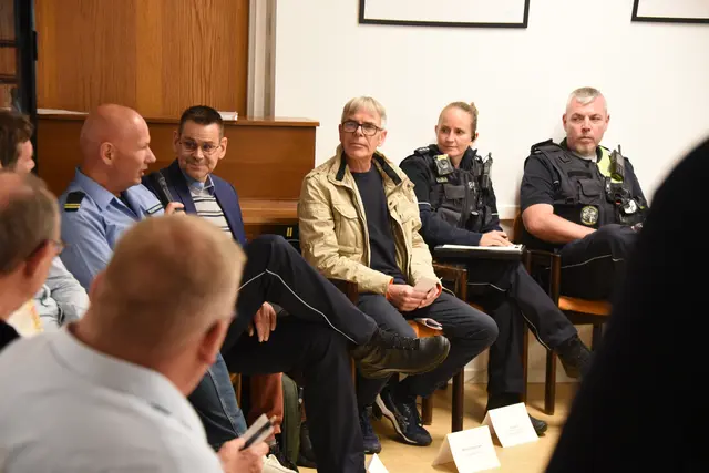 Vertreter aus Kommunalpolitik, Stadtverwaltung, Polizei und BonnOrange standen den Anwesenden bei der jüngsten Herzenssprechstunde Rede und Antwort.  | Foto: AS