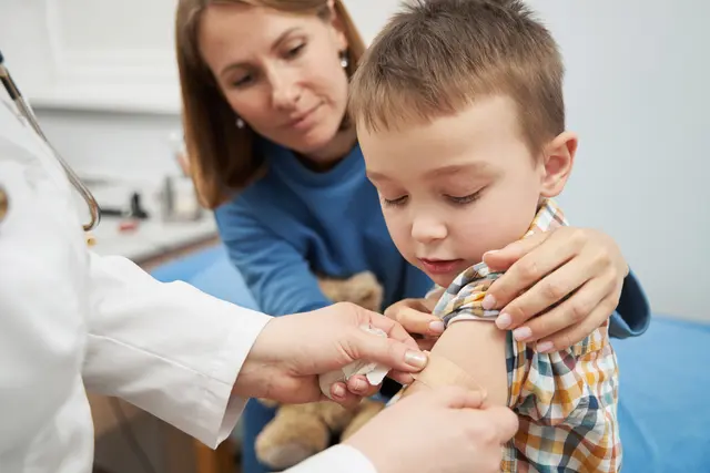 Masern sind keine harmlose Kinderkrankheit: Das Gesundheitsamt des Rhein-Sieg-Kreises warnt vor schweren Folgen und betont die Bedeutung eines vollständigen Impfschutzes.  | Foto: Viacheslav Yakobchuk / stock.adobe.com