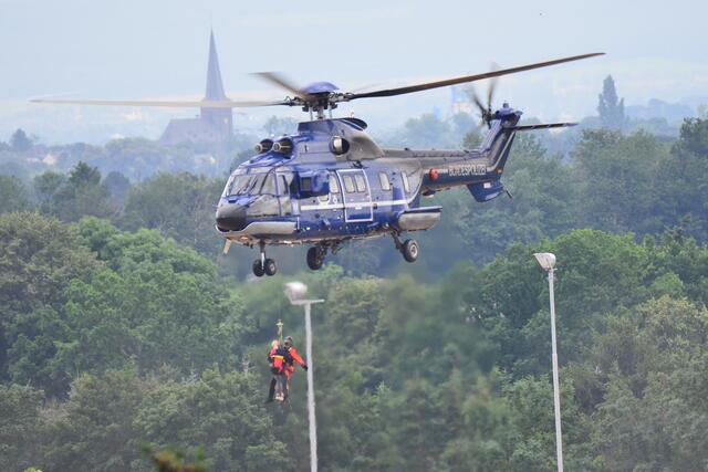 Dramatische Bilder aus Bliesheim, wo Menschen mit Helikoptern gerettet werde mussten. | Foto: Schultes