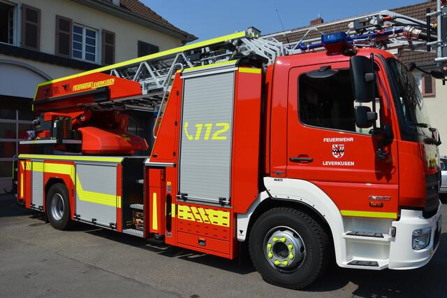 Vor Ort sind mehrere Einheiten der Feuerwehr (Symbolbild).
