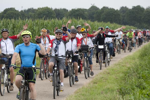 Bei den letzten NRW-Radtouren haben jeweils rund 1.300 Freizeitradlerinnen- und -radler teilgenommen.