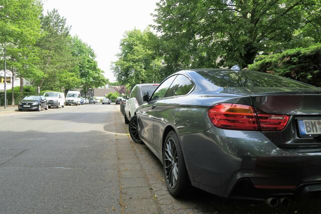 Den Bereich Stüttgerhofweg/Wiener Weg nutzen offensichtlich auch Auswärtige zum Parken.  | Foto: Hermans