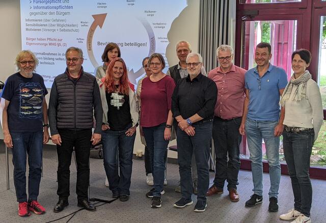 Mitarbeitende der Stadtverwaltung mit den Auditoren zum Überflutungsschutz. | Foto: StadtKönigswinter/F.Striewe