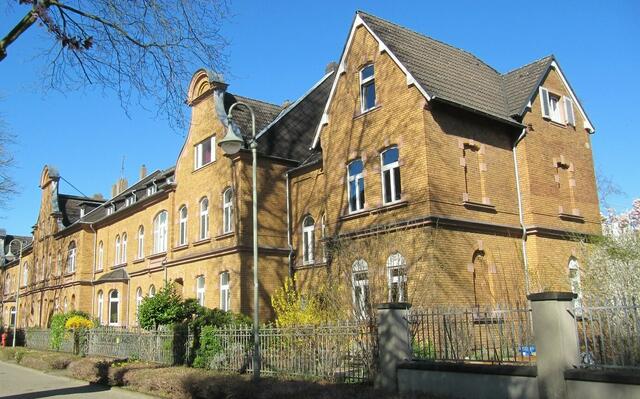 Ab 1895 entstanden die Wohnhäuser für Werksbeamte und Villen für Vorstände der Bayer AG.  | Foto: Stadtführung