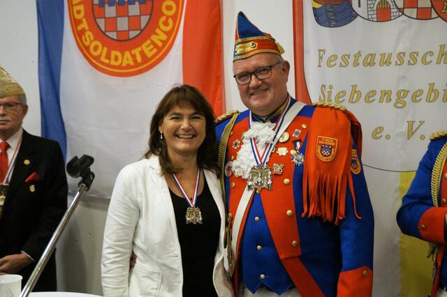 Norbert und Karin Grünenwald werden die nächsten Siebengebirgstollitäten sein. | Foto: Thomas Scheben