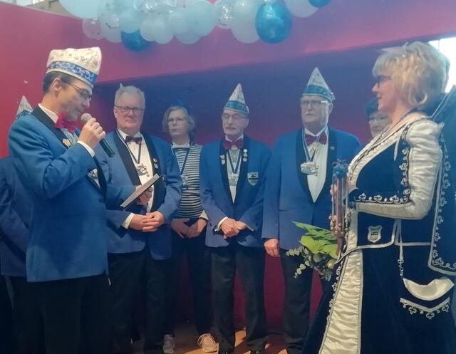 Prinzessin Waltraud I. wurde für ihre 40-jährige Vereinszugehörigkeit ausgezeichnet. | Foto: Helmut Görtz