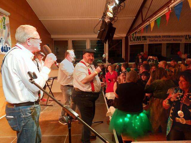Superstimmung herrschte bei der Karnevalssitzung in Hoppengarten.                                                                              | Foto: Singgemeinschaft
