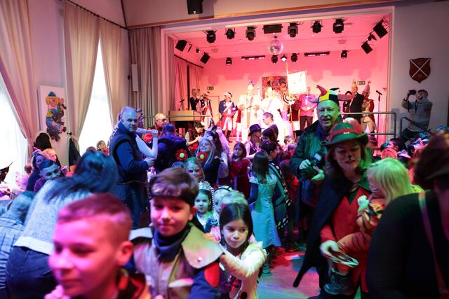 Da steppte der Bär: Superstimmung beim Lengsdorfer Kinderkarneval.  | Foto: we